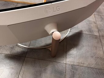 Prodám Zakřívený monitor LG UltraWide 49WL95C-WE / 49" (124 - 5