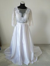 Saténové svatební šaty s vlečkou - 5