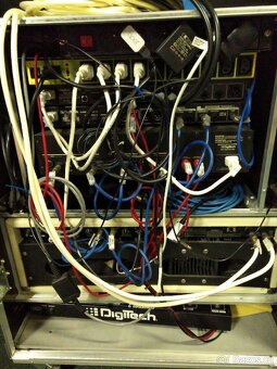 Prodám case na zesilovač a rack 8U - 5