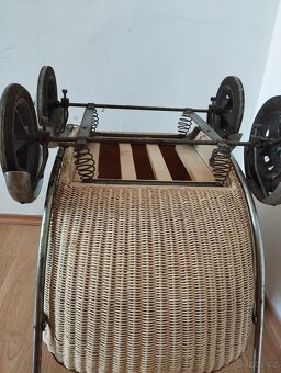 Retro proutěný kočárek pro panenky Liberta - 5