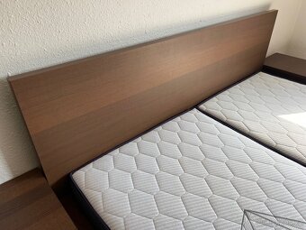 Postel IKEA MALM 180x200cm včetně dvou nočních stolků - 5