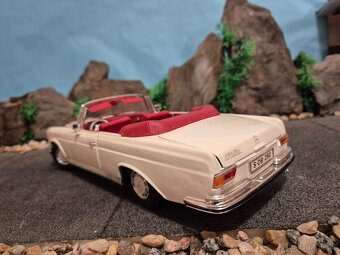 Prodám model 1:18 Mercedes Benz 280SE - 5