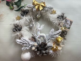 Vánoční věnec. Dekorace na Vánoce. Ozdoby na Vánoce. - 5