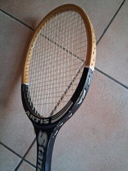 Stará raketa Artis - 5