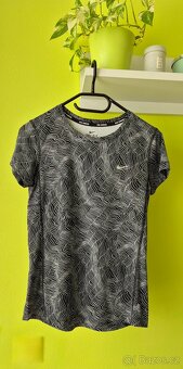 Černobílé dámské tričko Nike - 5