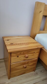 Prodám postel s matrací, nočním stolkem a 2 úložnými boxy. - 5
