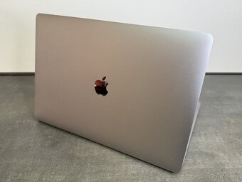 MacBook Pro 15'' 2018 / i9 / 32GB / 1TB SSD / Space Gray - - 5
