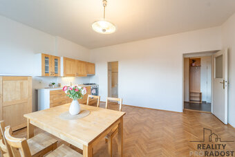 Prodej tichého bytu na Starém Městě s výhledem - 5