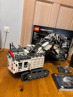 Lego technic 42100 - Liebherr R 9800 Excavator - 5