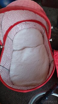 Červený dětský kočárek - 5