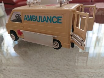 Rretro auto sanitka - 5