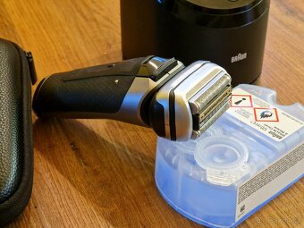 Holící strojek Braun Series 9 Pro s kompletní výbavou - 5