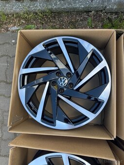 ORIGINÁL Alu Volkswagen NASHVILLE R20, 5x112 - ZÁNOVNÍ - 5