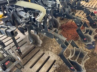 BEDNAR STRIP MASTER EN 8/75 (Strip-till technologie) - 5