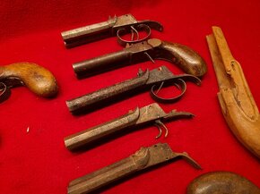 13x perkusni pistole sadarky na dodelani - 5