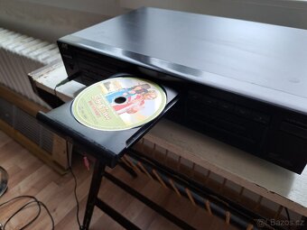 CD přehrávač vyšší řady JVC XL-V152BK plně funkční. - 5