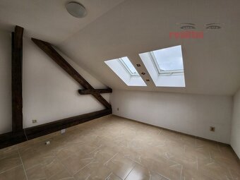 Nájem podkrovního bytu 3kk, ul. Hybešova, 66 m2 + lodžie 8 m - 5