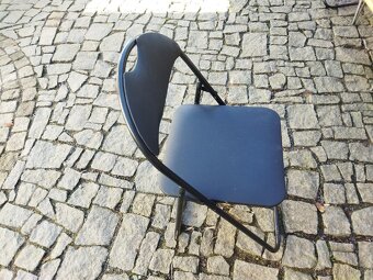 Stolek, lampa, židličky - 5