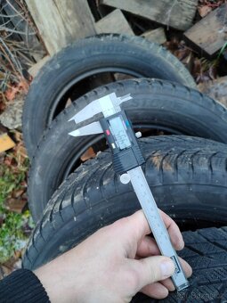 Prodám pneu zimní bridgestone blizzak 225/55R17 RSC - 5