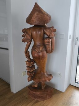 Socha ženy, dřevo, výška 150 cm. - 5