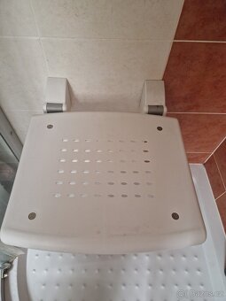 Sklopné sedátko do sprchy pro připevnění na zeď - 5