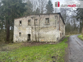 Pozemek 1065 m2 s budovou - 5