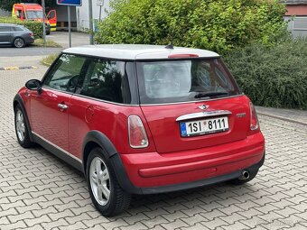 Mini Cooper One R50 1.6 85kW Najeto 105tis Klima ALU kola - 5