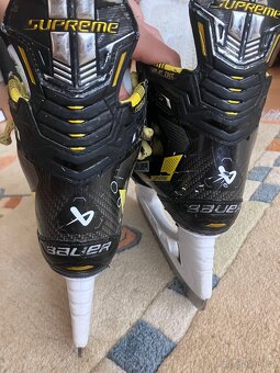 Dětské hokejove brusle Bauer Junior Supreme M4 - 5