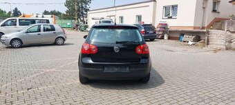 Volkswagen Golf 5 benzin 1,4 - 5