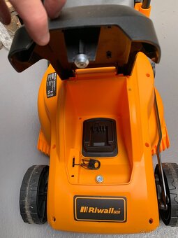 Riwall RALM 3320i set - aku sekačka + baterie + nabíječka - 5