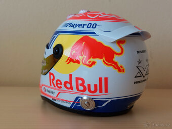 Predám Max Verstappen 2023 Red Bull F1 mini helma 1:2 - 5