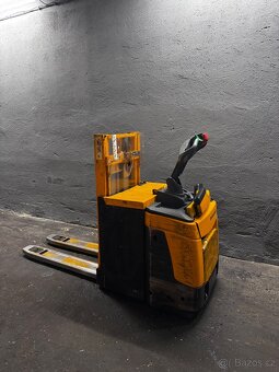 Elektrický vysokozdvižný vozík Jungheinrich za 29.000Kč - 5