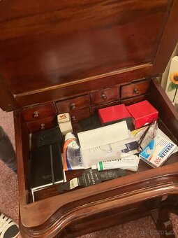 Exkluzívní malý psací stolek - 5