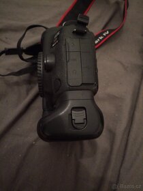 Canon EOS 5D Mark IV + originální battery grip Canon BG-E20 - 5