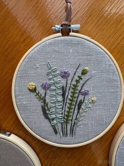 Ručně vyšívané obrázky kruh 12,5 cm - 5