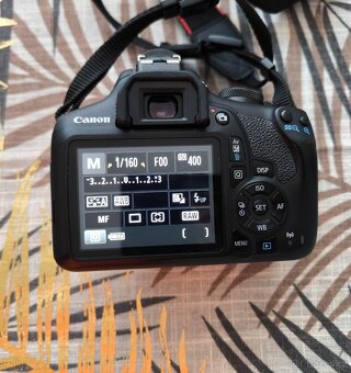 Canon EOS D2000 - 5