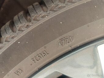 Celoroční Pirelli 235/40r19 - 5