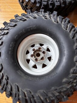 1:10 kola pro RC auto crawler RC4WD Mickey Thompson - 5