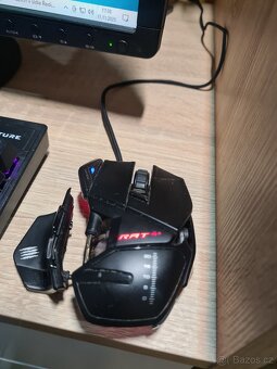 Herní počítač včetně monitoru, klávesnice a myši. - 5