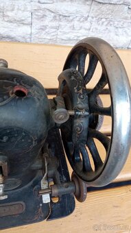 Historický šicí stroj Veritas - 5
