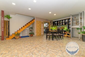 Prodej dvougeneračního rodinného domu 170 m², pozemky 864 m² - 5
