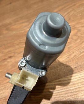 Motorek ovládání okna Levý 5Q0959801B Škoda, VW, AUDI, SEAT - 5