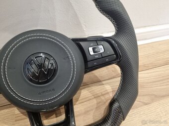 VOLKSWAGEN VOLANT KARBON - PERFOROVANA KOŽA - BIELE ŠITIE - 5