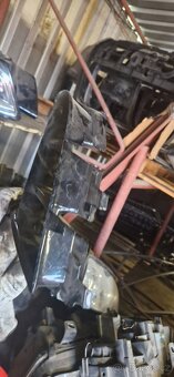 Leva predni mrizka audi RS5 8t0807681f - 5