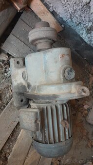 Elektromotor s převodovkou - 5