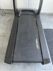Life fitness Discover SE black- repasovaný - 5