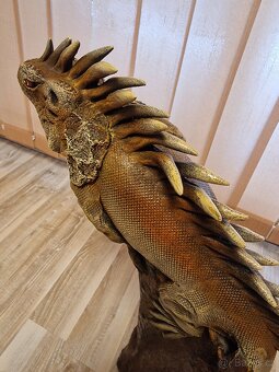 Dřevená socha Leguán - 5