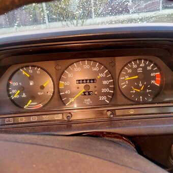 Mercedes Benz 190E - 5