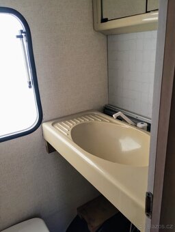 Obytný přívěs karavan - 5