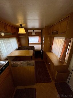 KARAVAN OBYTNÝ PŘÍVĚS BURSTNER TOP STAV 8m - 5